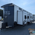 New 2025 Palomino Puma Destination 429LFT.jpg