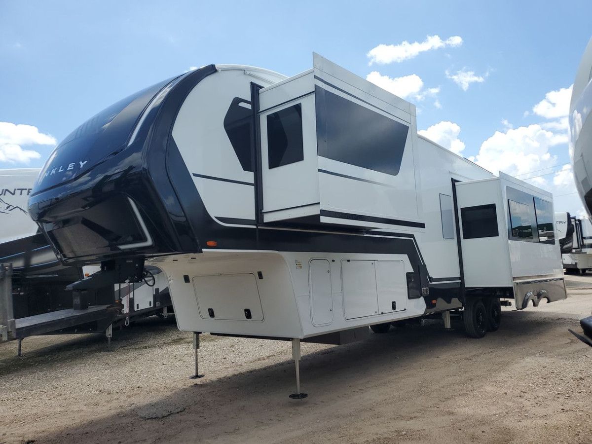 Brinkley Fifth Wheels Exterior