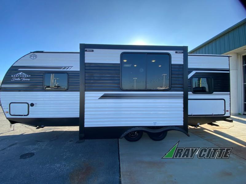 New 2025 EAST TO WEST Della Terra 241BH.jpeg