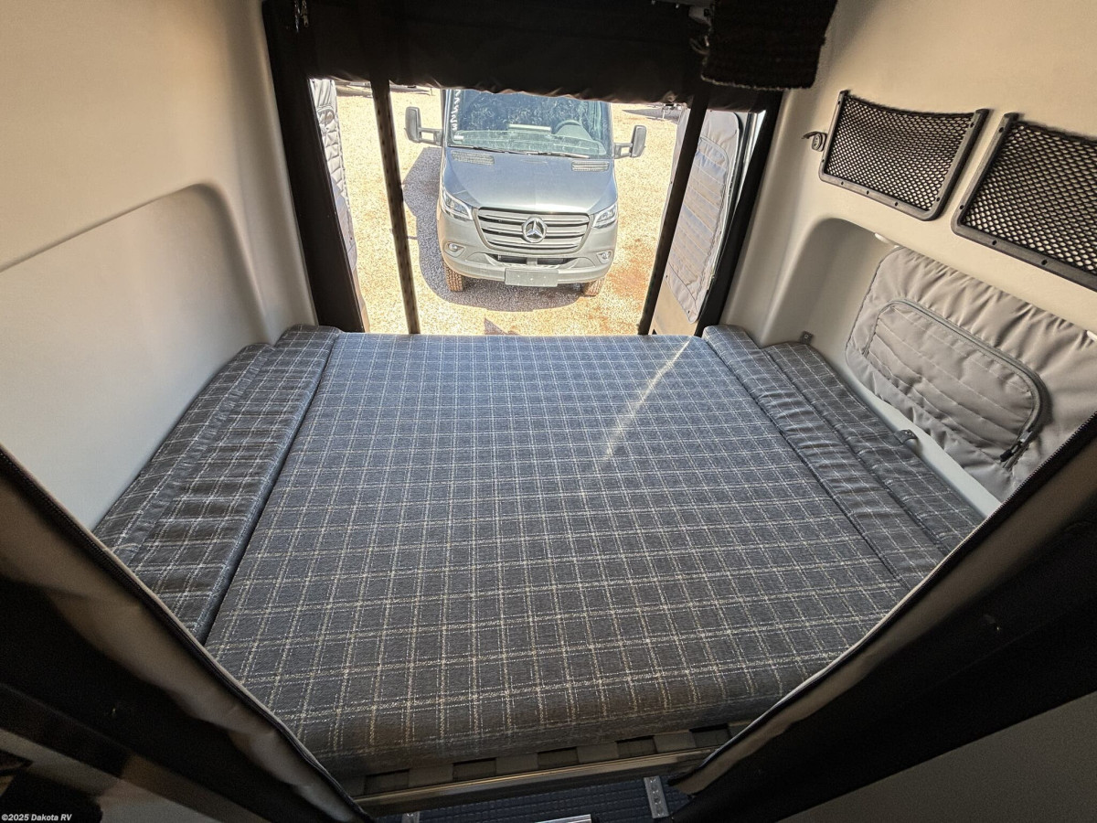 2025 Winnebago Revel 44E - bed