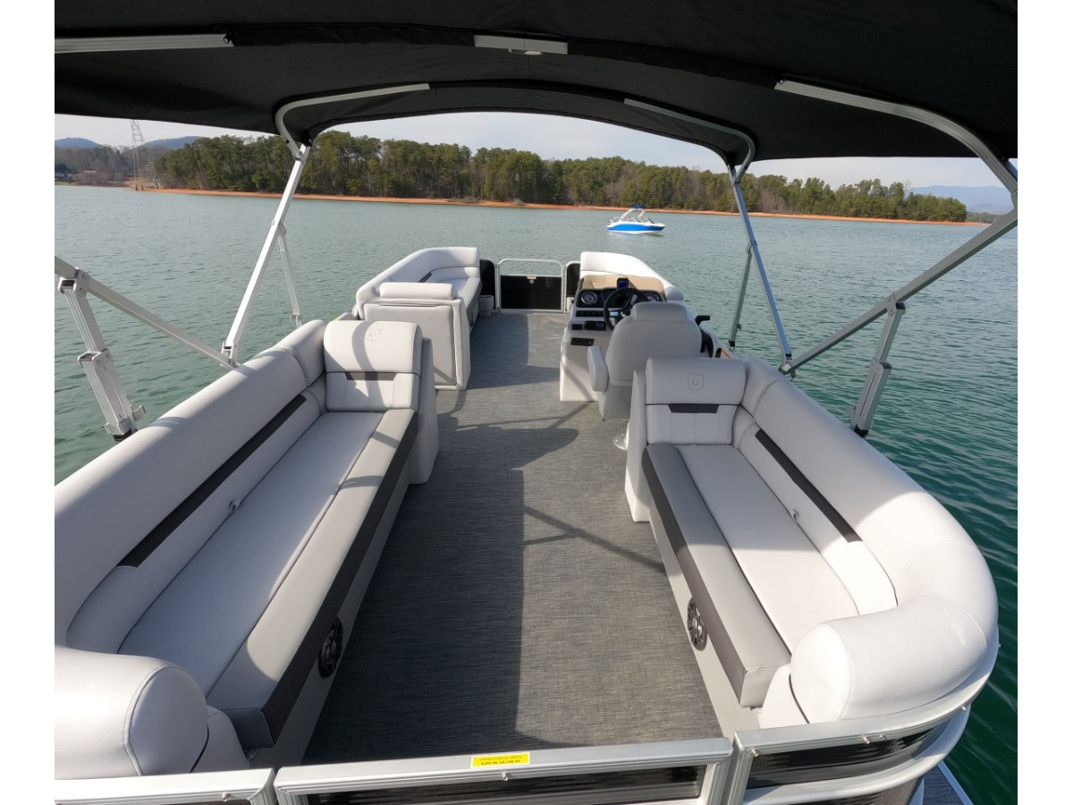 Premium Tritoon-seats