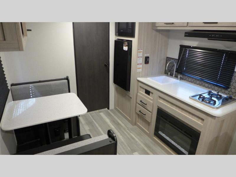 2025 Cruiser Avenir 17RB-kitchen