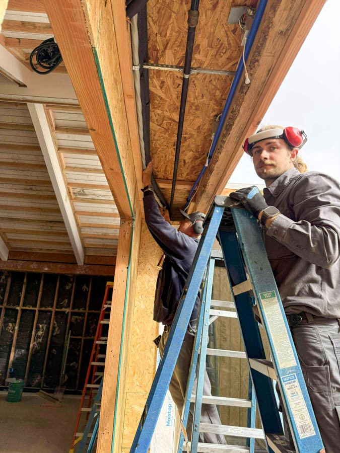 Electrician in Cardiff, CA Highlights Construction Background Advantage