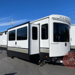 CrossRoads RV Hampton 372FDB.jpg