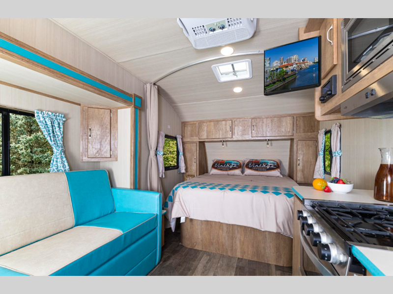 Gulf Stream RV Vintage Cruiser Travel Trailer RV-interior