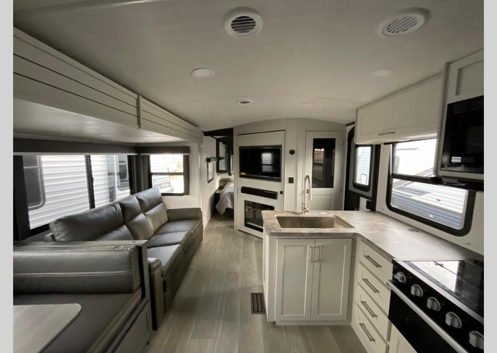 2025 Keystone RV Cougar Half-Ton 28BHS-interior