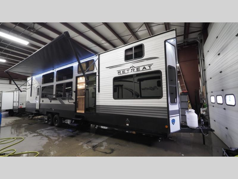 2025 Keystone RV Retreat 39CLDL-exterior