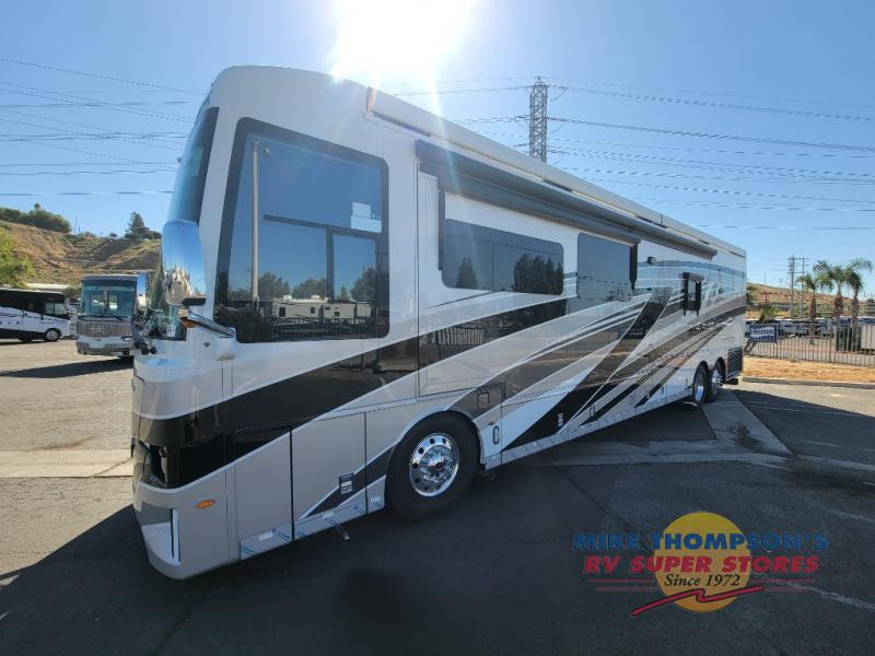 Newmar Dutch Star 4369 exterior