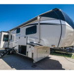 Jayco Pinnacle 36KPTS-exterior.jpg