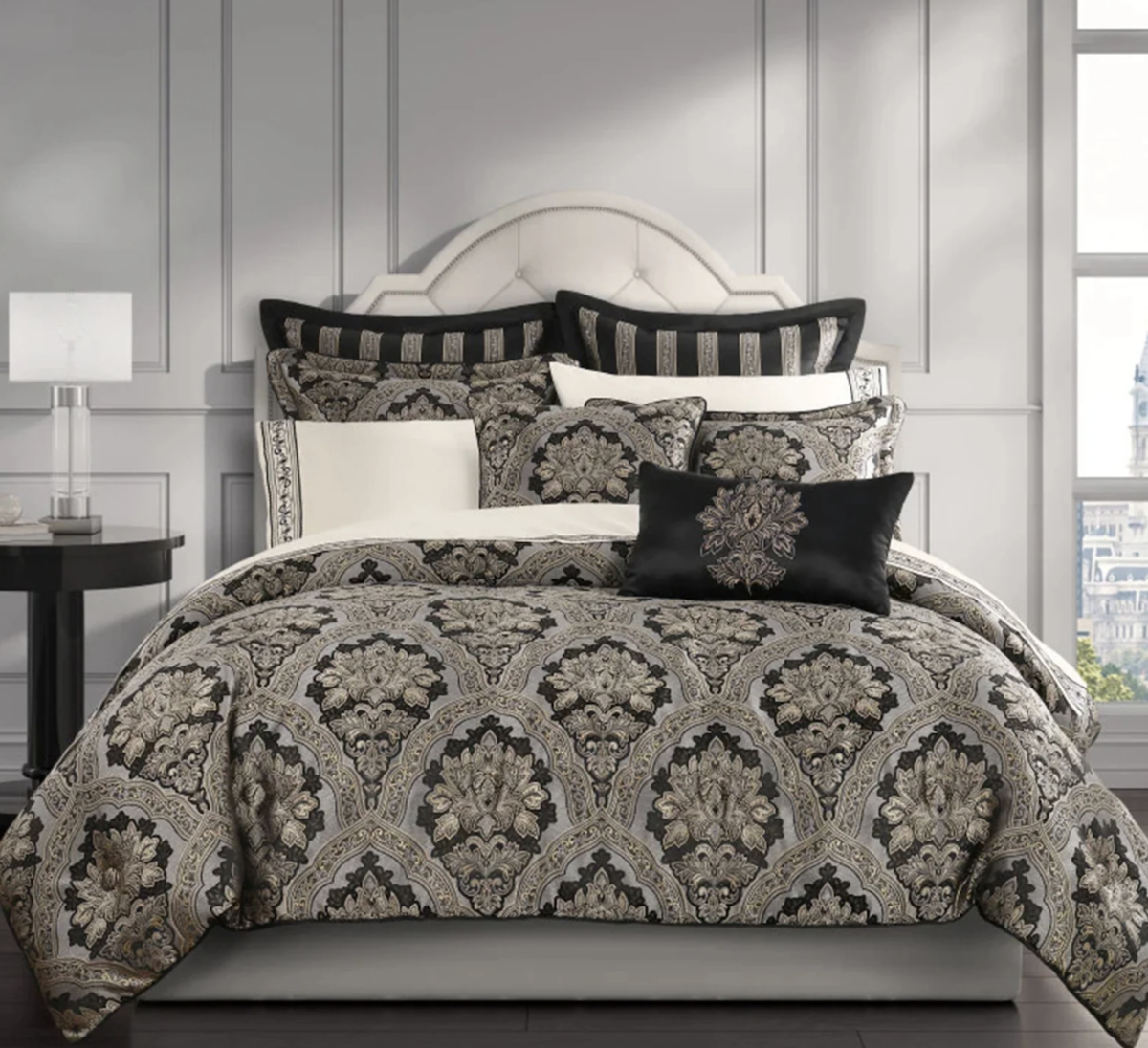 Five Queens Court Harriman Black 4-Piece Comforter Set