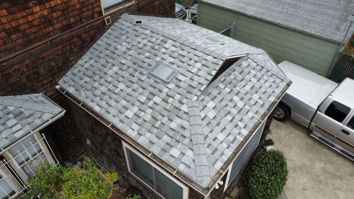 shingle roof replacement contractors in Santa Cruz