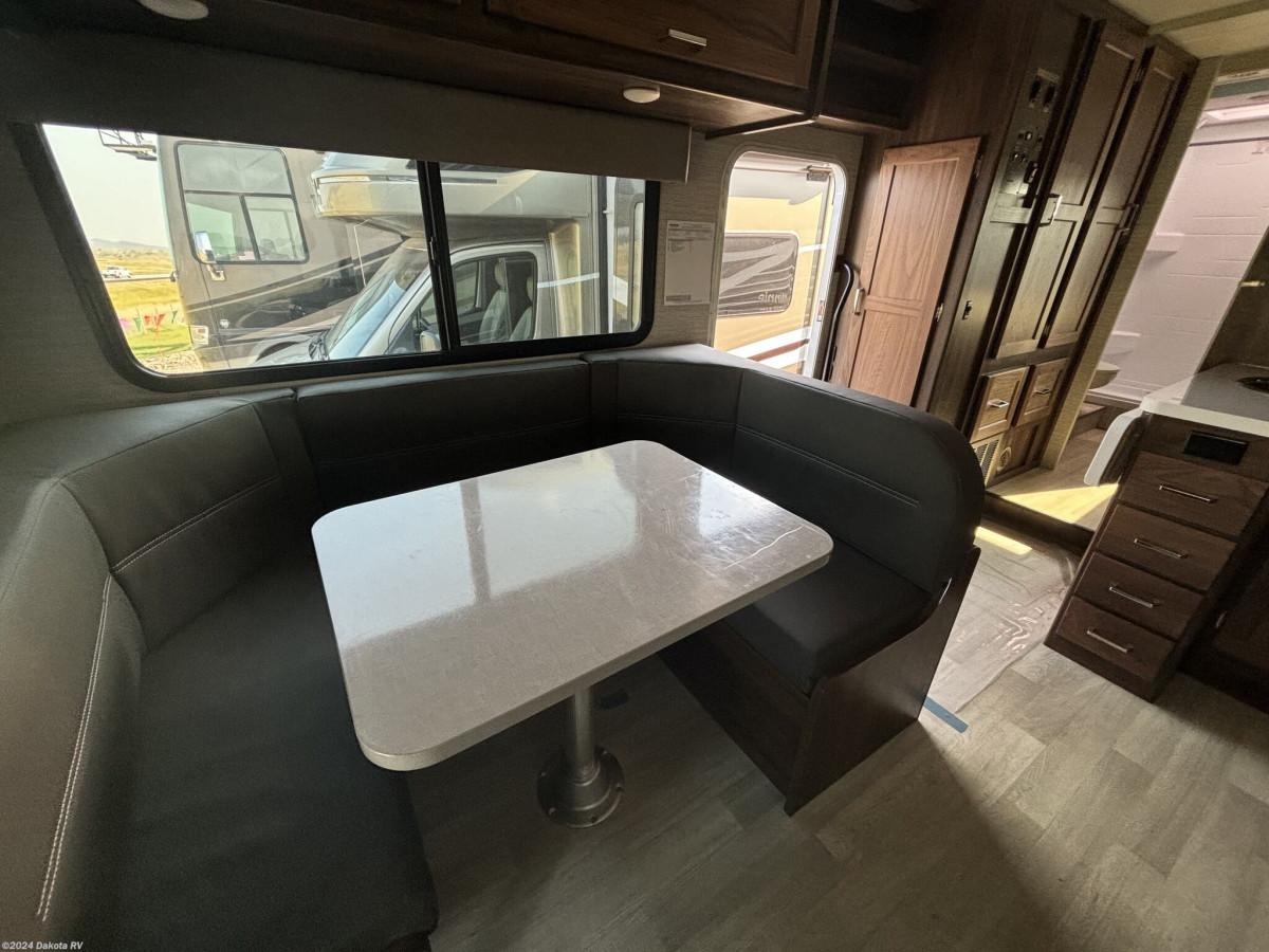 2025 Winnebago Minnie Winnie 26T-interior
