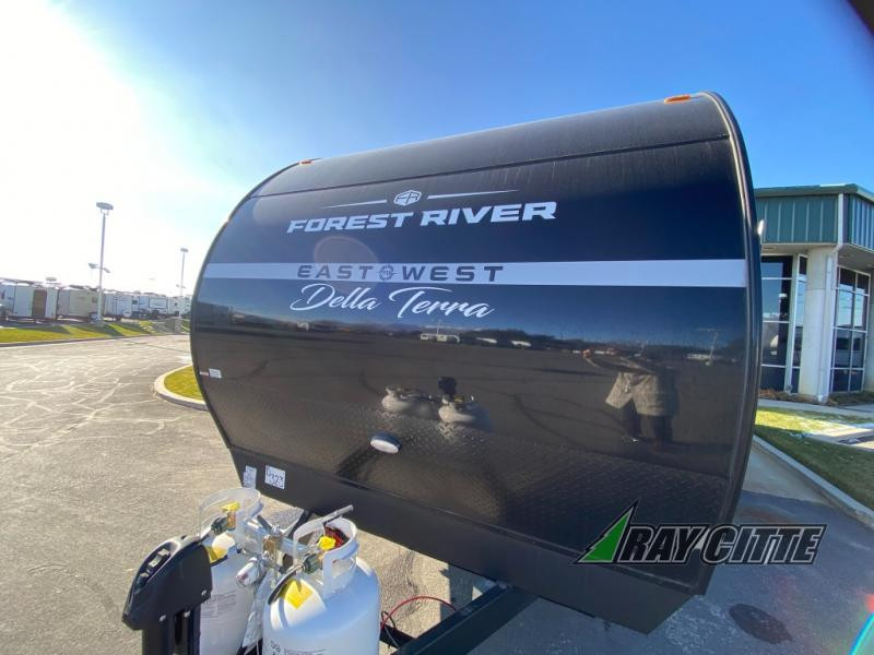 Della Terra 241BH.jpeg