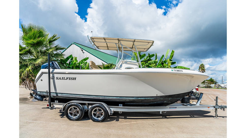 2021 Sailfish 242-exterior
