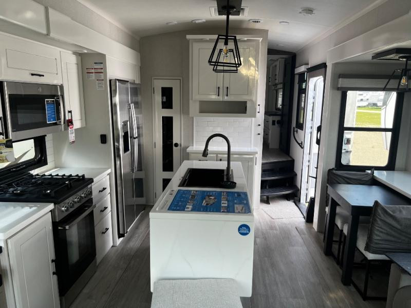 2026 Jayco Pinnacle 32RLTS-interior-kitchen