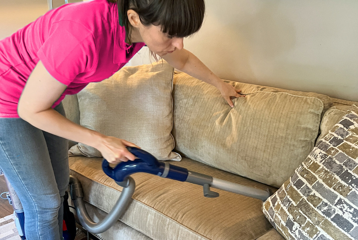 Move out cleaner cleaning a Silver Spring Home