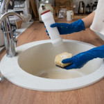 Cleaning_sink_with_Vinegar_Soda.jpeg