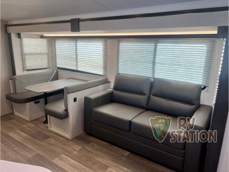 2025 Cruiser Shadow Cruiser 280QBS-living room