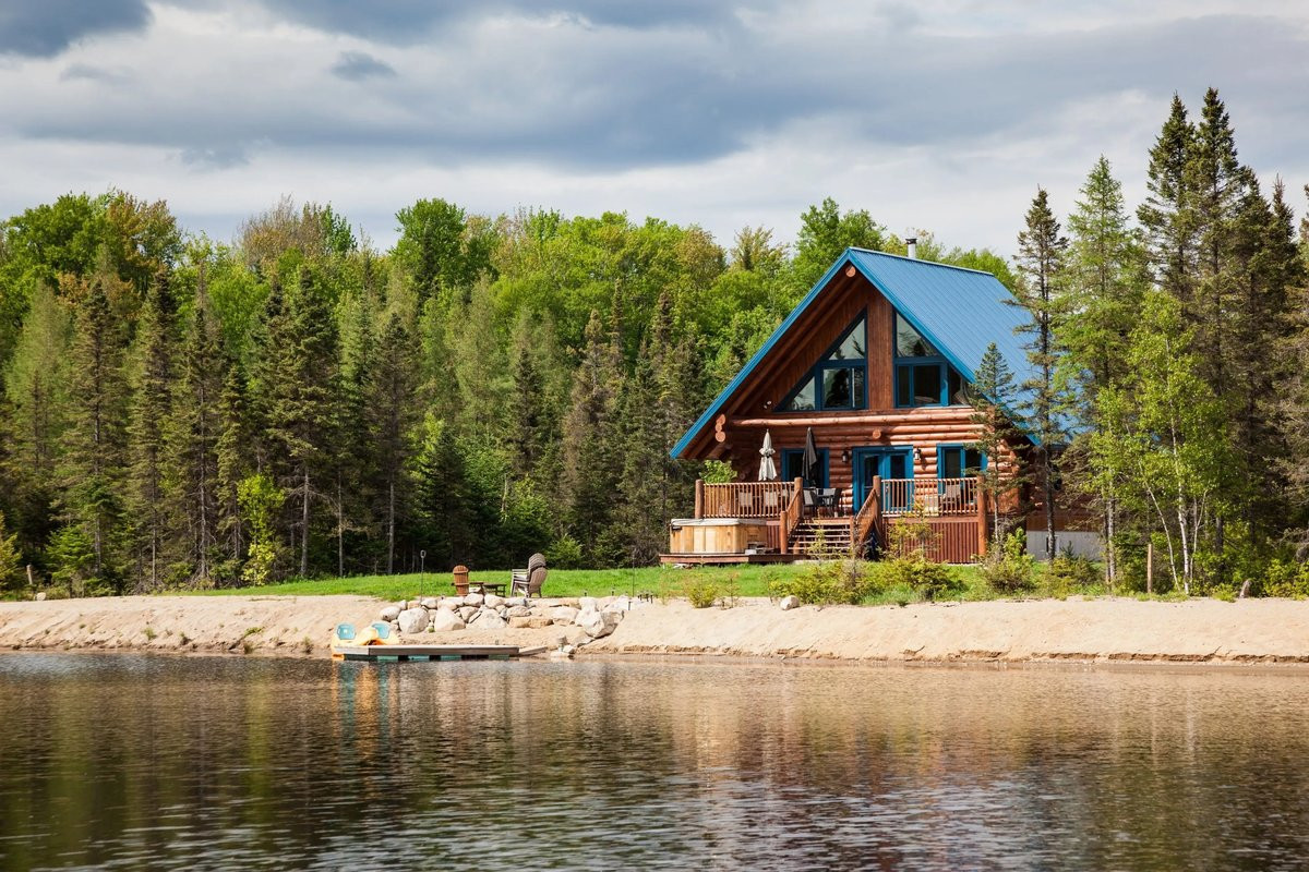 Michael Bouldin Joins REAL Broker and Launches New Website