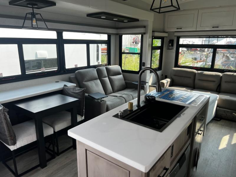 2026 Jayco Pinnacle 32RLTS-interior