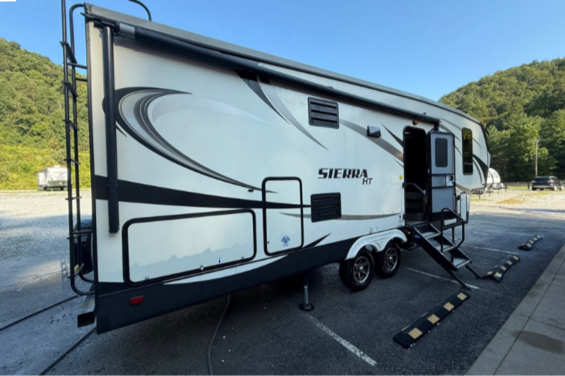 2018 FOREST RIVER SIERRA 3275DBOK.png