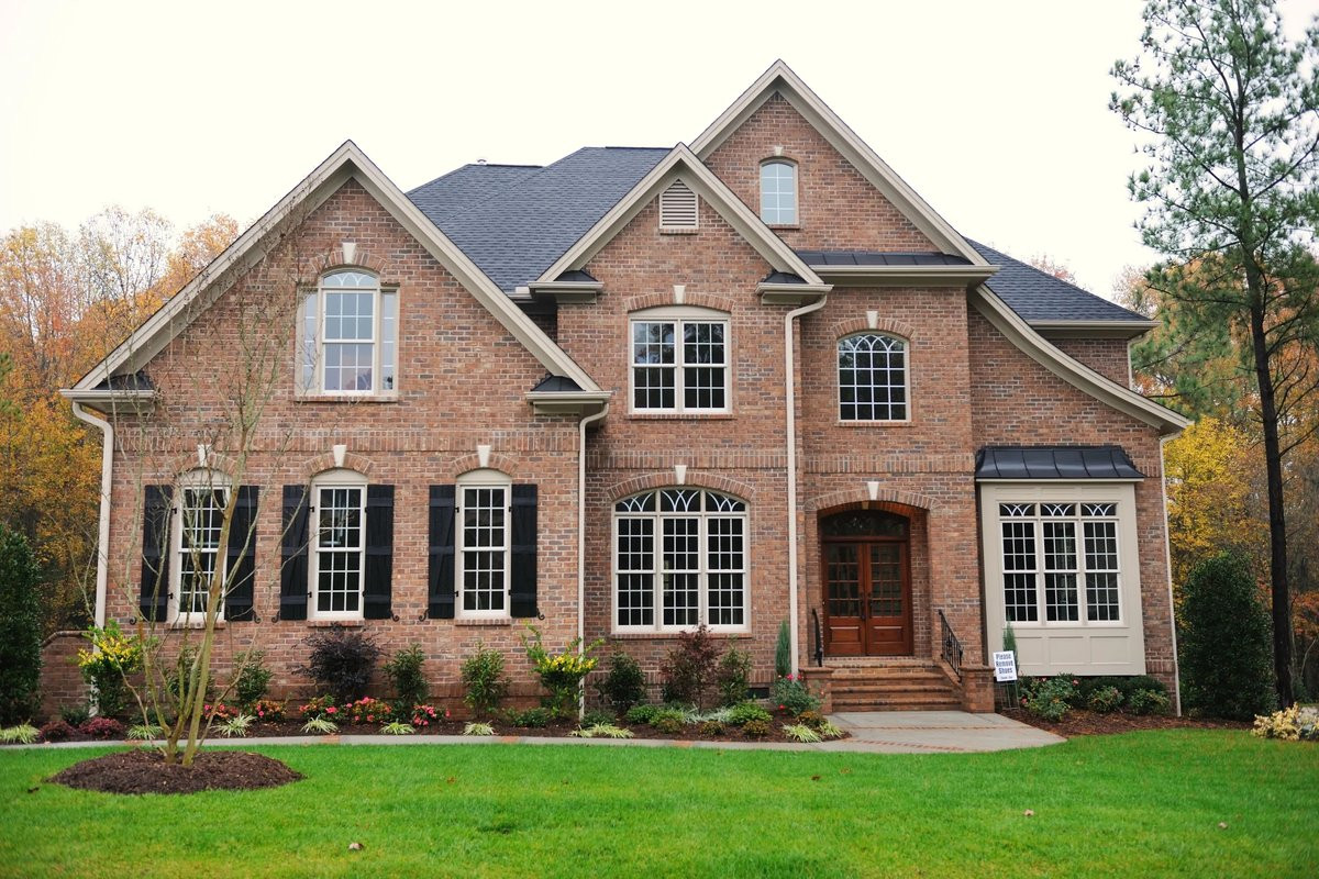 Carolyn Reis Enhances Real Estate Experience in Bridgewater MA