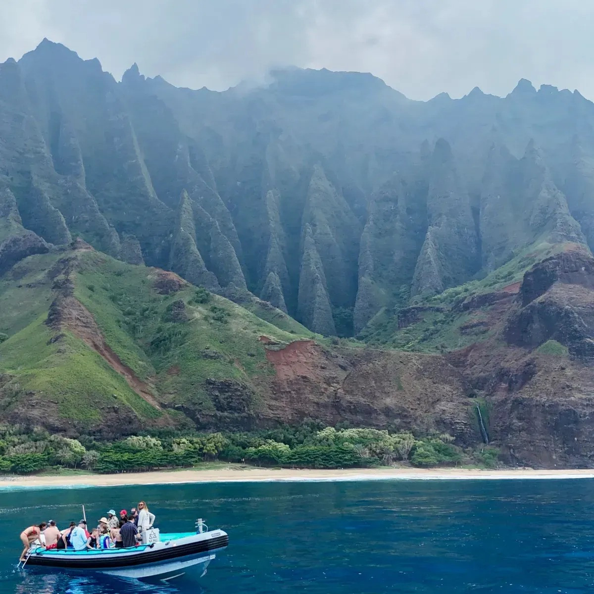 Explore Kauai’s Na Pali Coast with Unforgettable Boat Tours