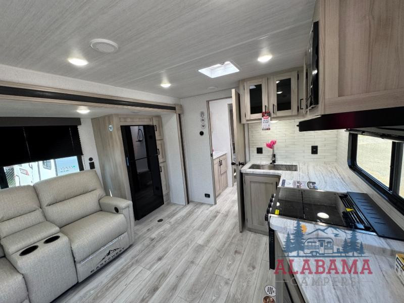 2025 EAST TO WEST Della Terra 251RD-interior