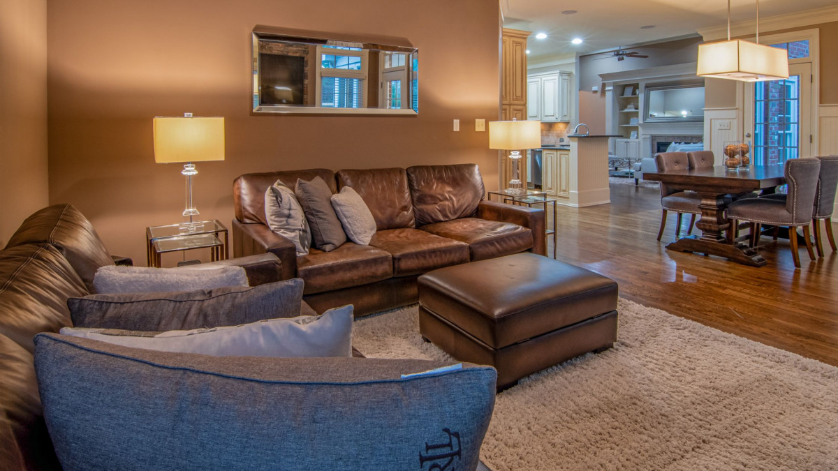 How Leather Sofas Affect the Vibe and Feel of Your Room