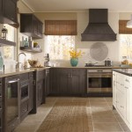 ULTRACRAFT-CABINETRY-shaker_style_cabinets_in_casual_kitchen.jpg