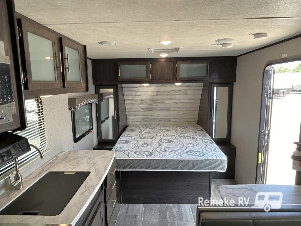 2019 Dutchmen RV Kodiak Ultra-Lite 201QB - interior