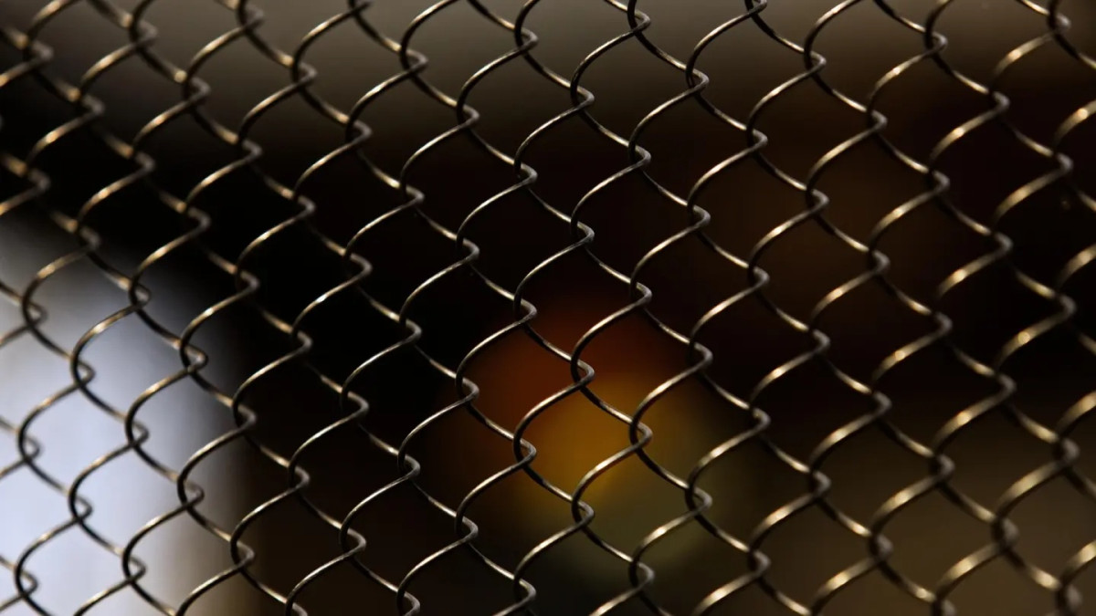 Tom’s Mulch Warns of Winter Damage on Chain-Link Fences in Lytle