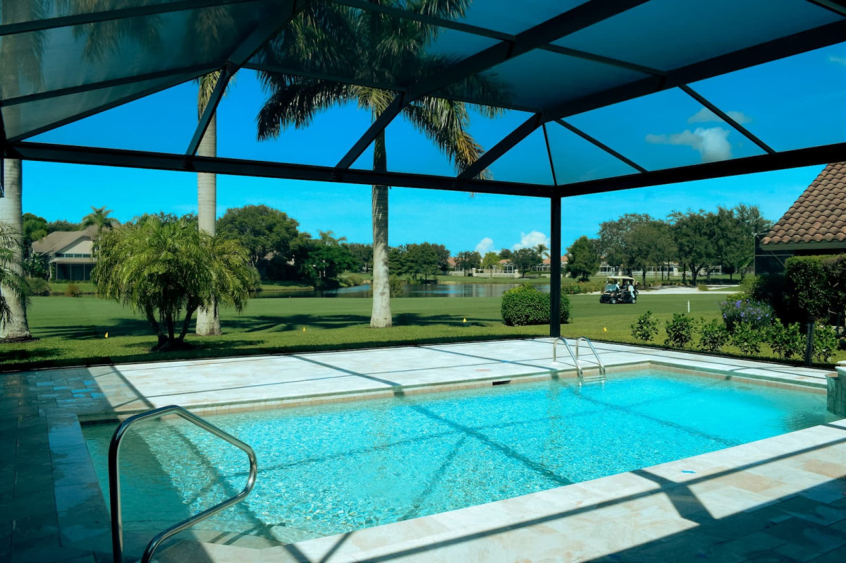 Panoramic Screen Enclosures: Big Views, Less Frame