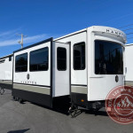 CrossRoads RV Hampton 372FDB.jpg