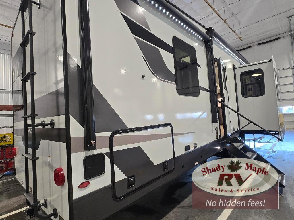 Shady Maple RV: East Earl’s Scenic Nature-Oriented Dealer